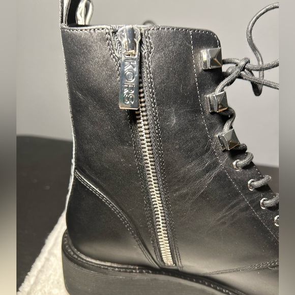 Michael Kors Women’s Haskell Bootie Size 8 - Picture 9 of 10